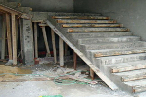 自建房砖混结构,如何拆除现浇楼梯?