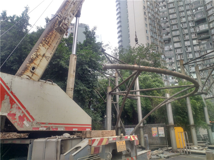 泰和佳园小区门口立柱拆除清运记录